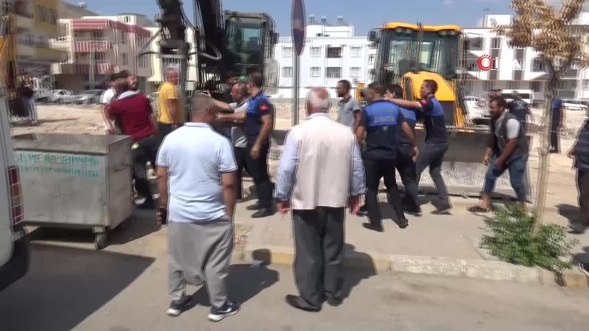 Şanlıurfa\'da zabıta ile esnafın kavgasında ortalık savaş alanına döndü: 15 yaralı