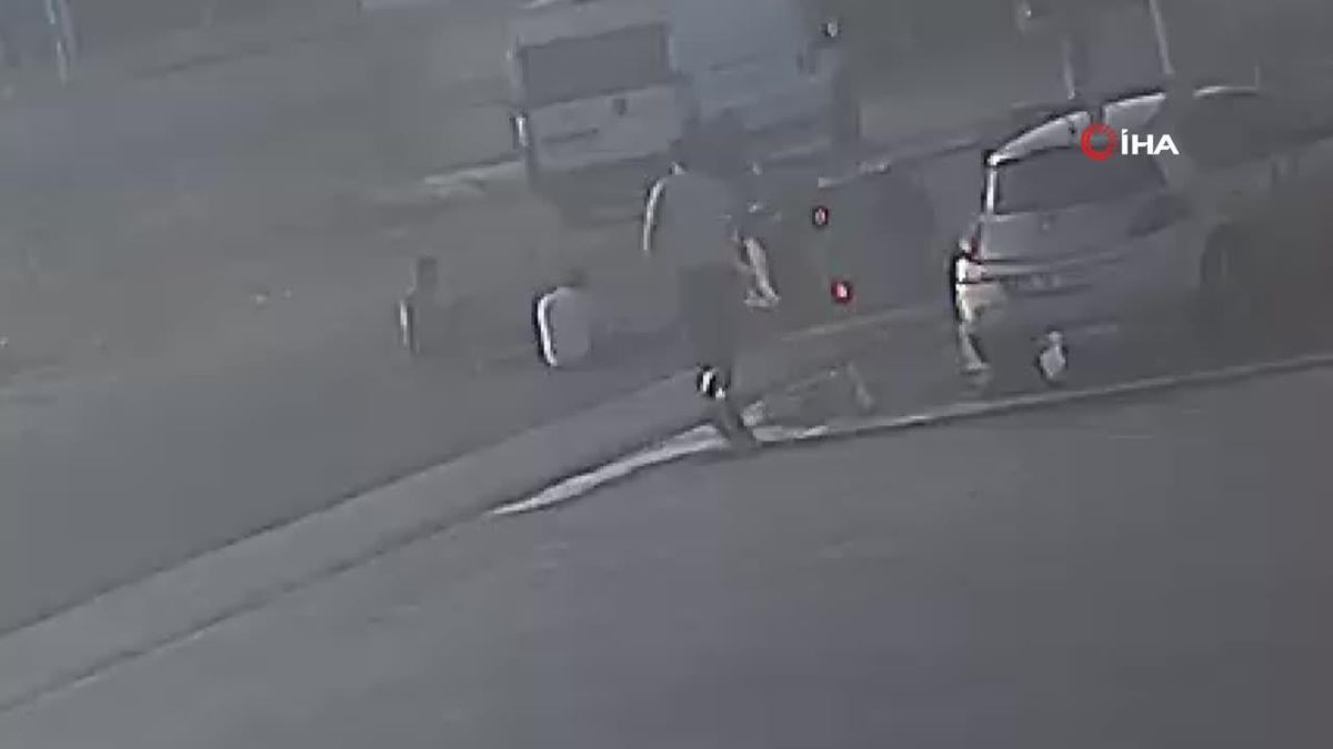 Triportör ile panelvan minibüs çarpıştı... O anlar kamerada