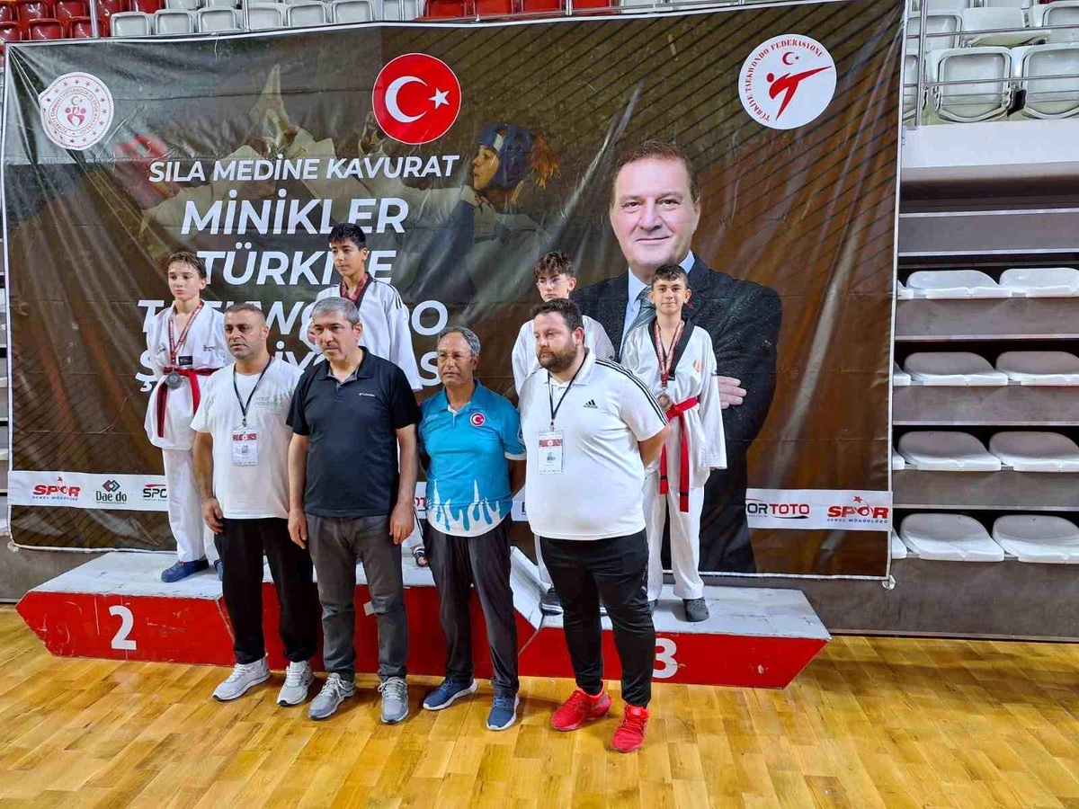Afyonkarahisarlı Sporcu Bilal Gündüz Minikler Türkiye Taekwondo Şampiyonası\'nda Türkiye Üçüncüsü Oldu