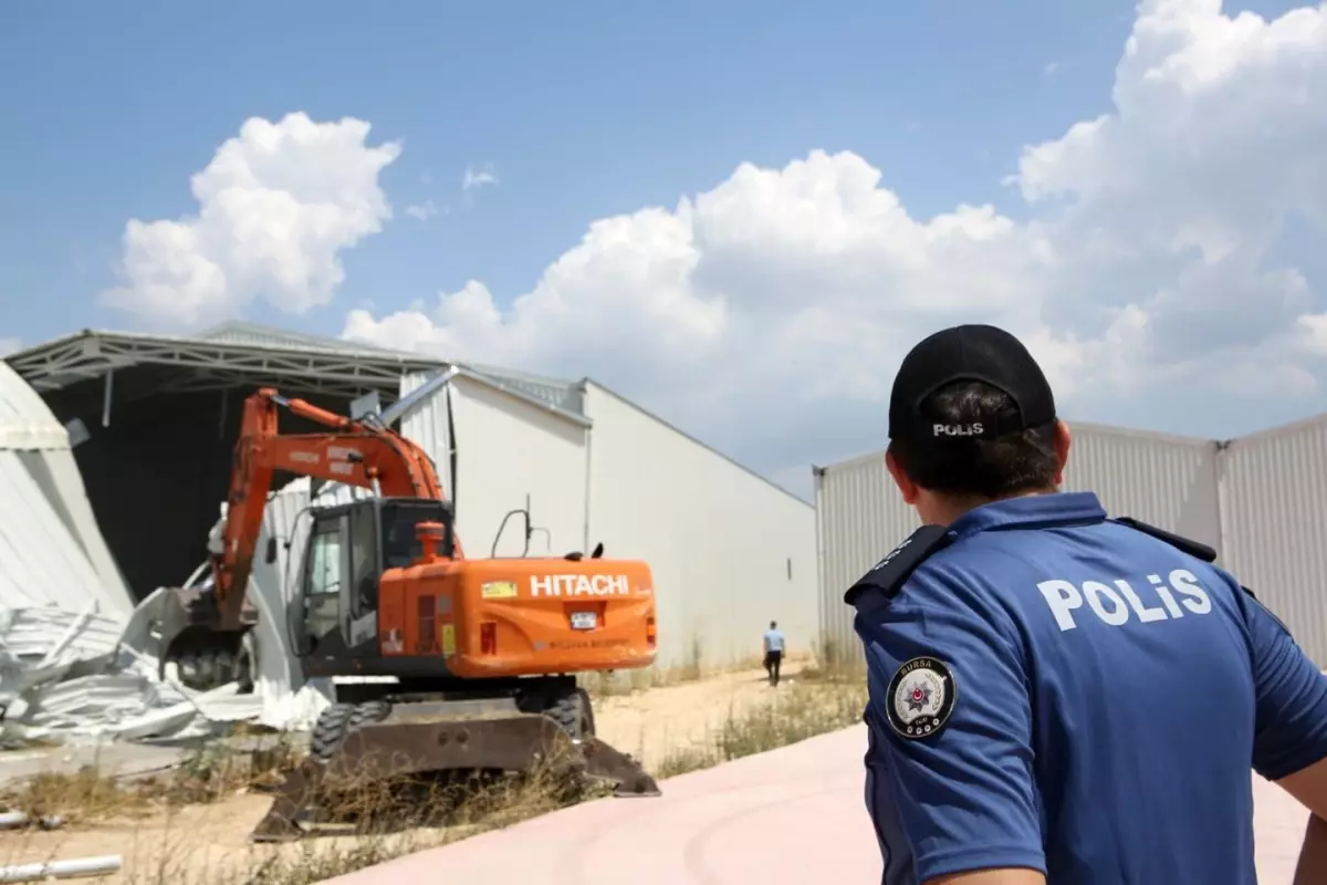 Nilüfer Belediyesi Kaçak Yapıları Yıkıyor