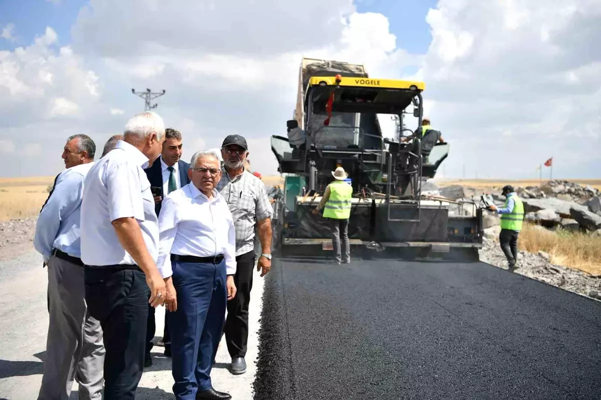 Kayseri Büyükşehir Belediyesi, Yamula Barajı\'na kıyısı bulunan 10 mahalle için sıcak asfalt çalışması başlattı