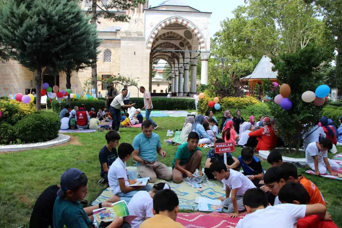 Amasya\'da Sultan II. Bayezid Camii\'nde Kitap Okuma Etkinliği Düzenlendi