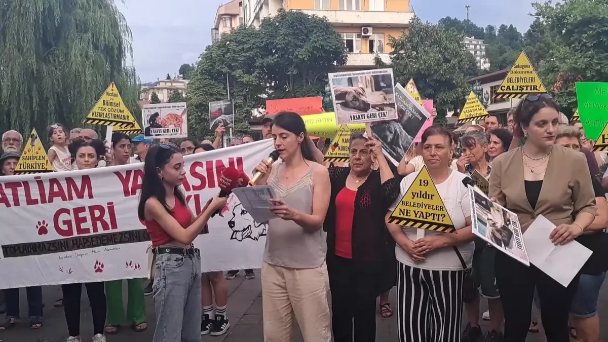 Hayvan Hakları Aktivistleri Kanun Teklifini Protesto Etti