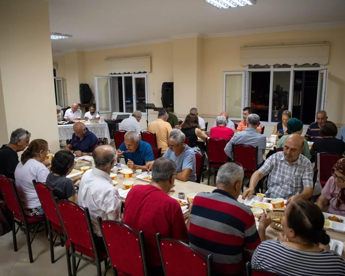 Kuşadası Belediye Başkanı Ömer Günel, Davutlar Cemevi\'ni ziyaret etti