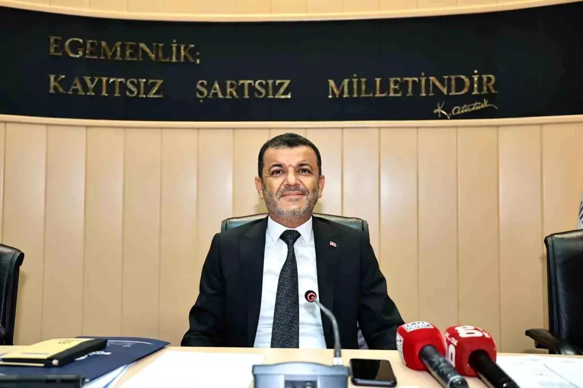 Denizli Büyükşehir Belediye Başkanı, Cahit Özkan\'ın yanında çalışan personelin hesabını sordu