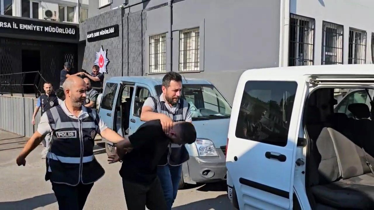 Bursa\'da Fuhuş Operasyonu: 3 Şüpheli Yakalandı, 7 Kadın Kurtarıldı