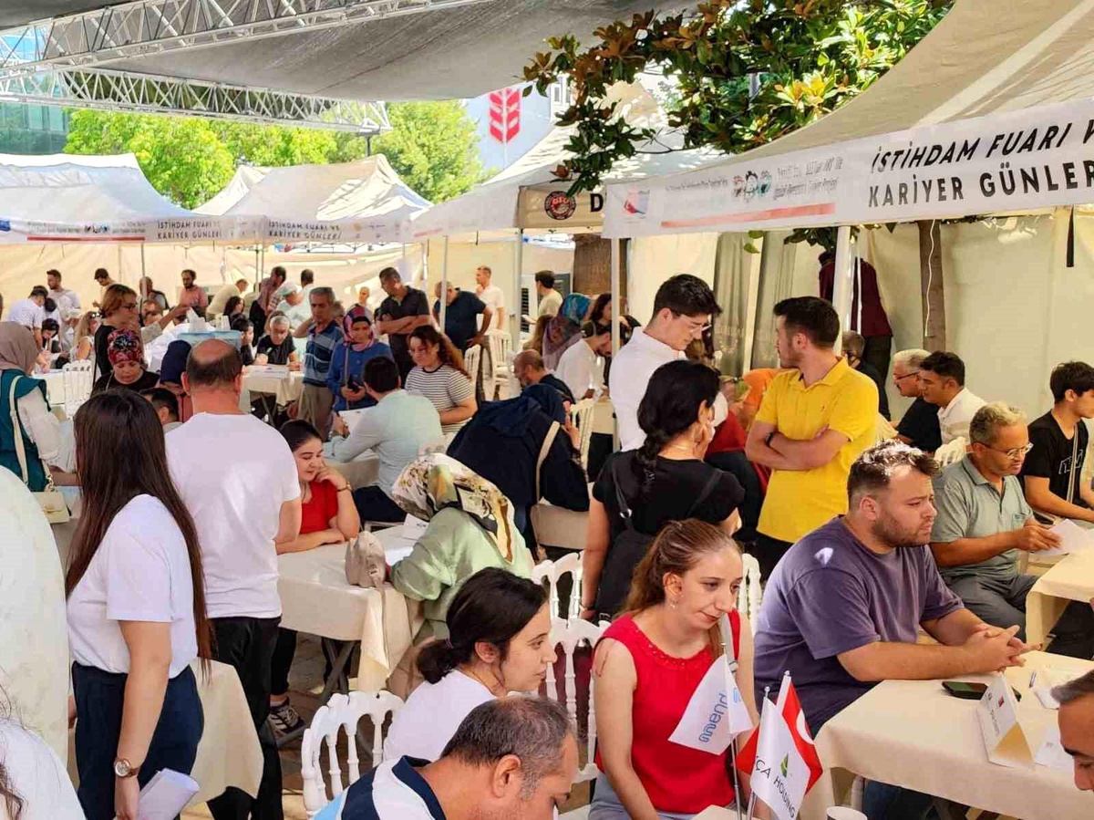 Denizli Ticaret Odası İstihdam Fuarı ve Kariyer Günleri\'nde 20 Bin Vatandaşa Ulaşıldı