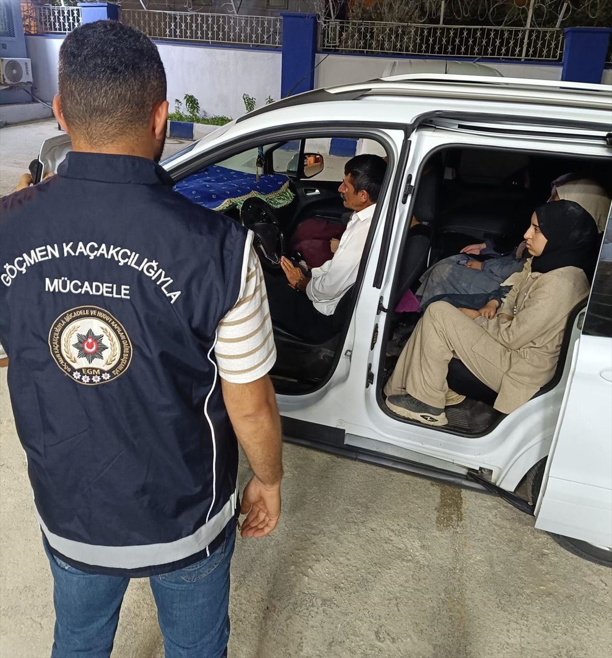 Hatay\'da 28 düzensiz göçmen yakalandı, 2 göçmen kaçakçısı tutuklandı