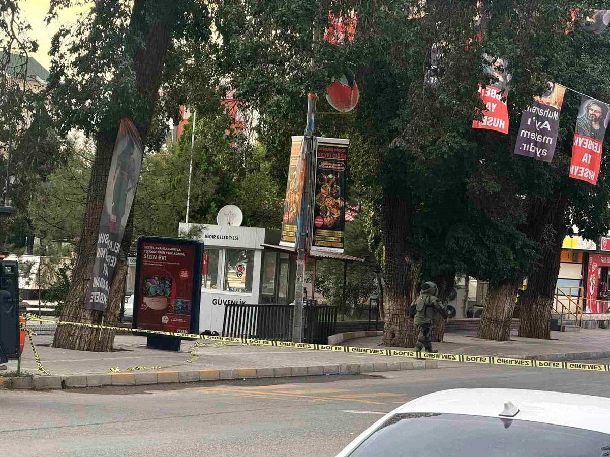 Iğdır\'da Şüpheli Çantalar Fünyeyle Patlatıldı