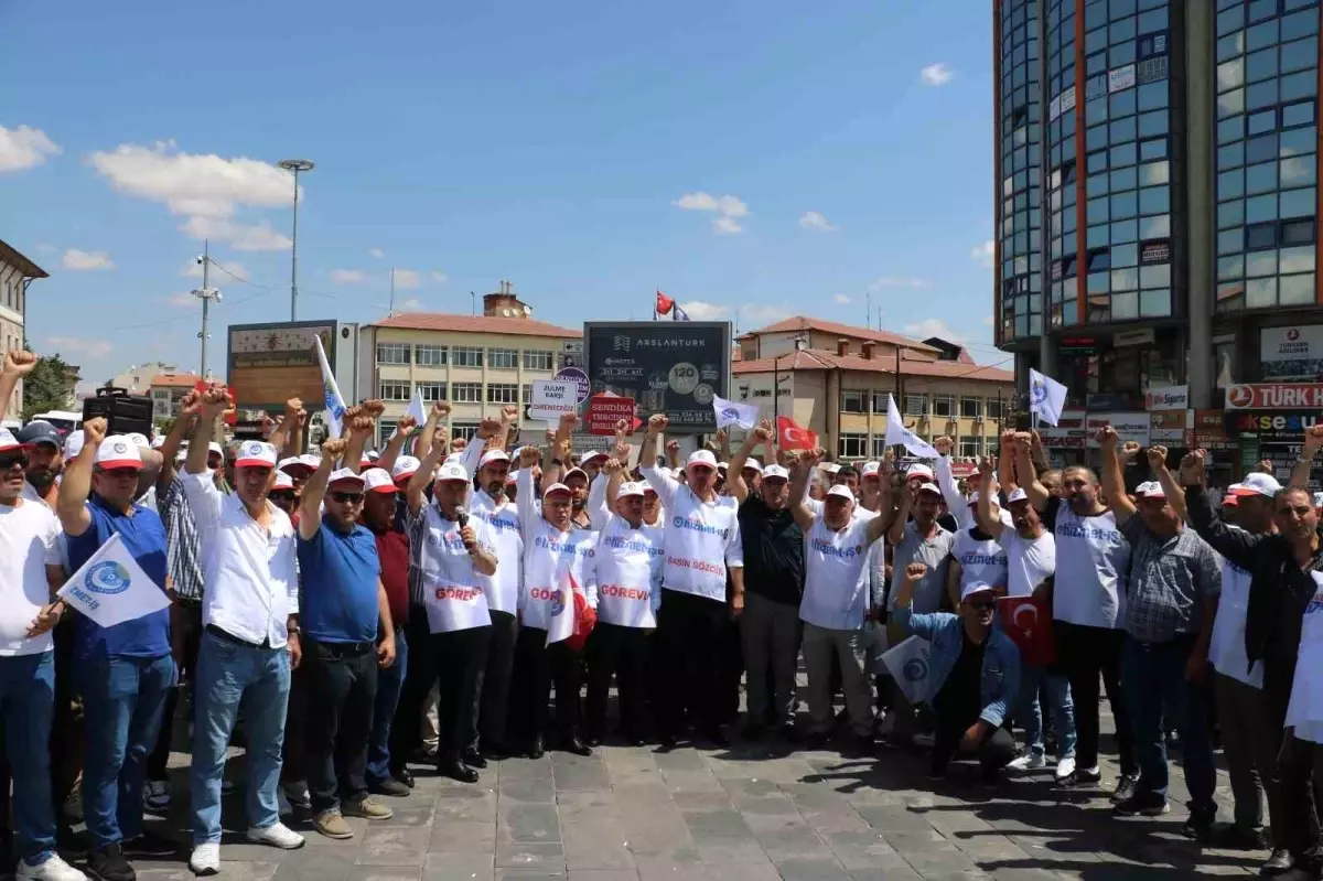 Sivas Belediye İşçileri, Belediye Başkanını Protesto Etti