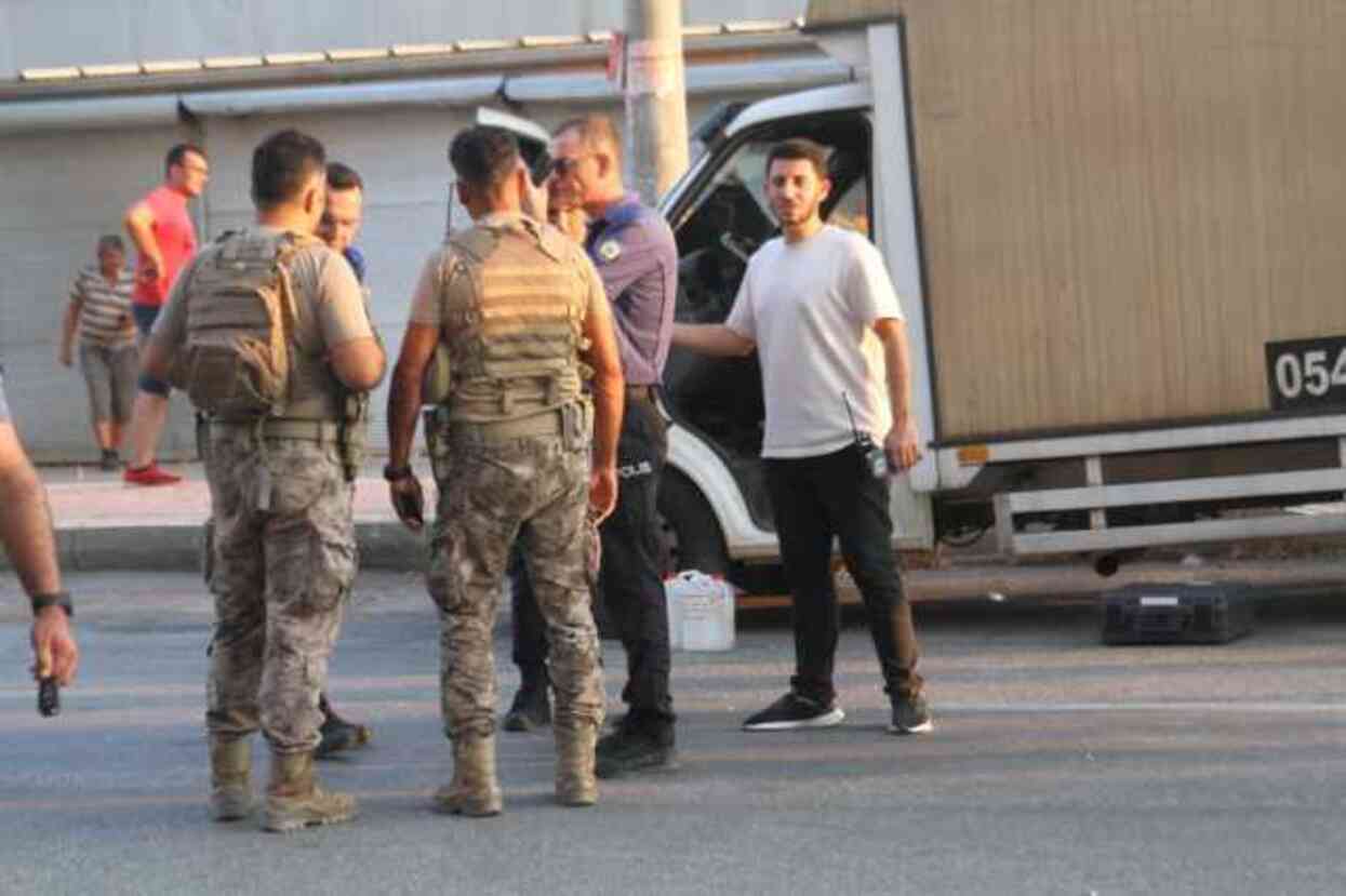 Kaza yapıp kaçtı, önce çevreye sonra kendi kalbine ateş etti Kaza yapıp kaçtı, önce çevreye sonra kendi kalbine ateş etti
