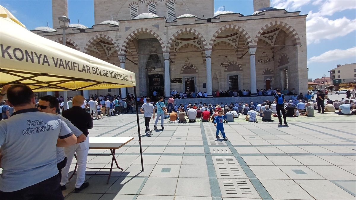 Konya\'da Vatandaşlara Aşure İkramı