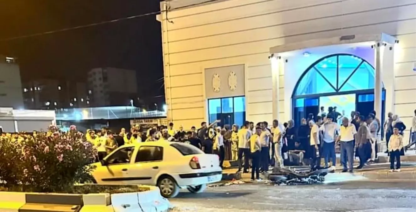 Siirt\'te motosiklet ile hafif ticari araç çarpıştı: 2 yaralı