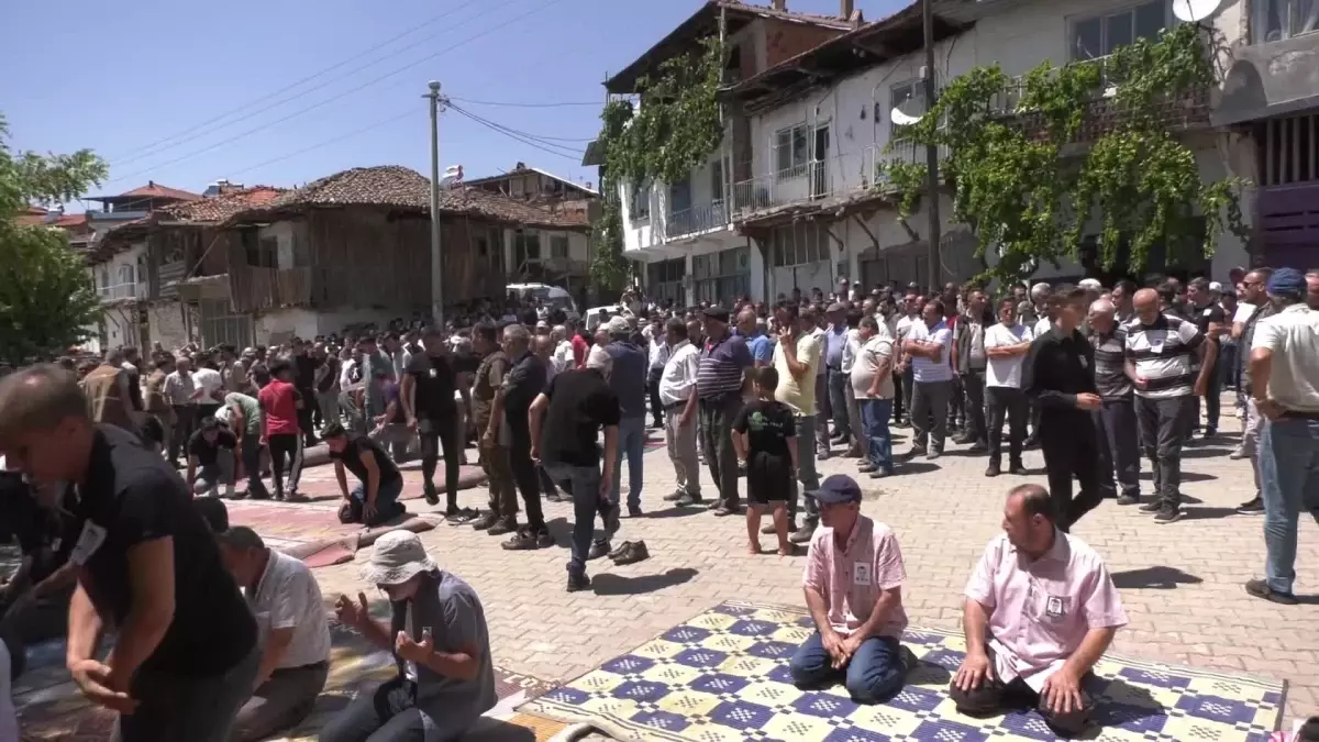 Bergama Orman İşletme Müdürü Şahin Dönertaş\'ın cenazesi törenle uğurlandı