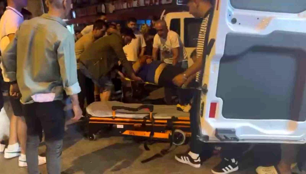 İznik\'te motosikletli kurye otomobille çarpıştı, yaralandı