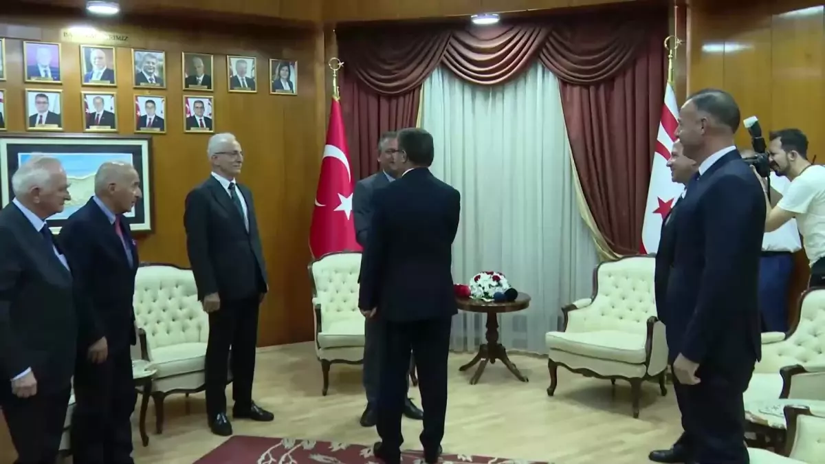 CHP Genel Başkanı Özgür Özel, KKTC Başbakanı Ünal Üstel\'i ziyaret etti