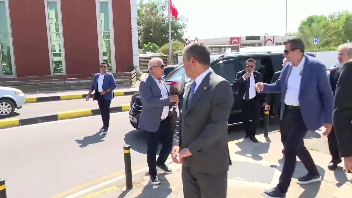 CHP Genel Başkanı Özgür Özel, KKTC\'de Kıbrıs Barış Harekatı\'nın 50. yıl dönümü dolayısıyla ziyaretlerde bulundu