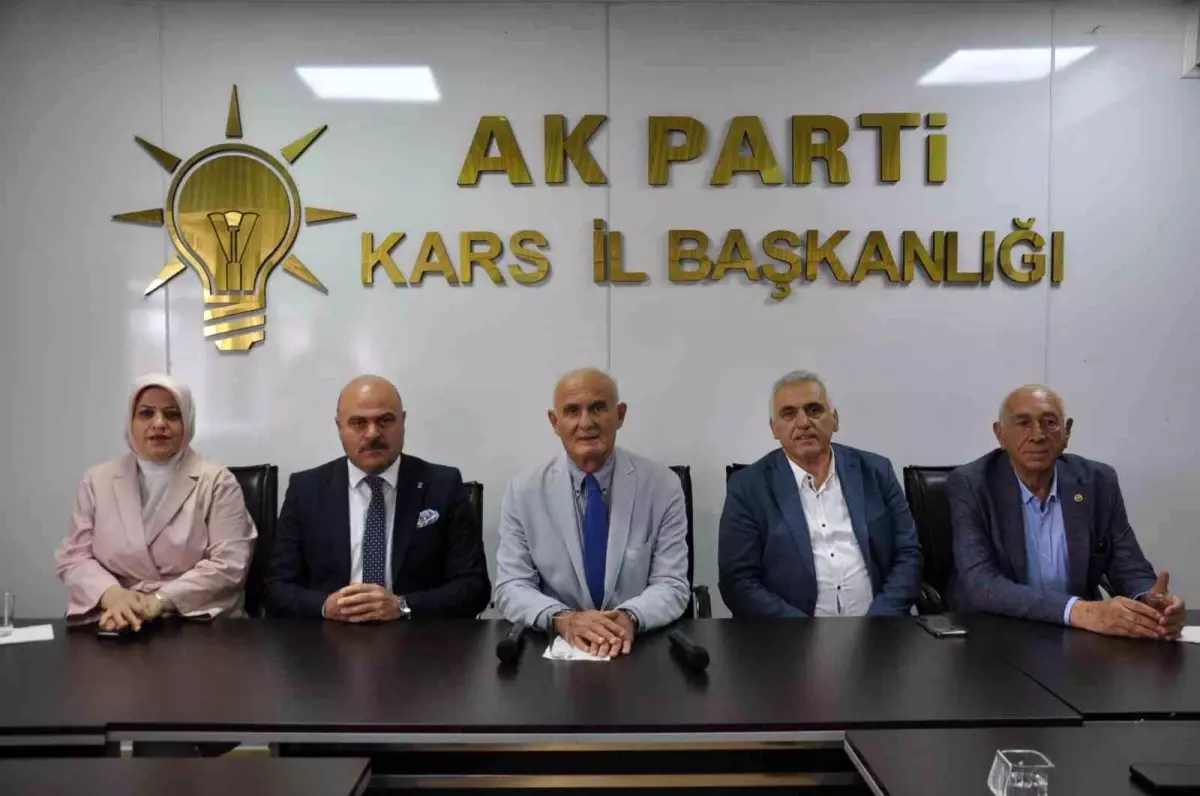 AK Parti Genel Başkan Yardımcısı Yusuf Ziya Yılmaz, Kars\'ta basın mensuplarıyla bir araya geldi