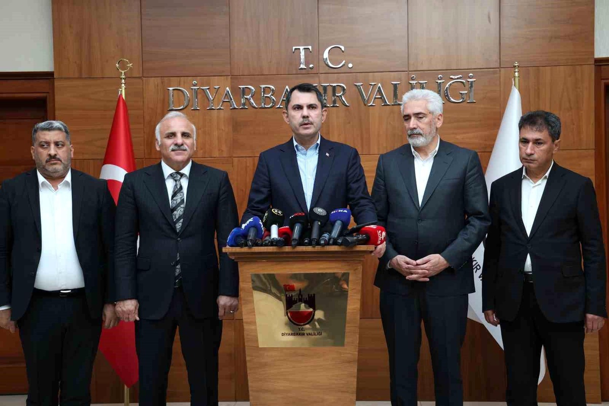 Çevre Bakanı Murat Kurum, 200 bin konut teslimi hedefine odaklandıklarını açıkladı