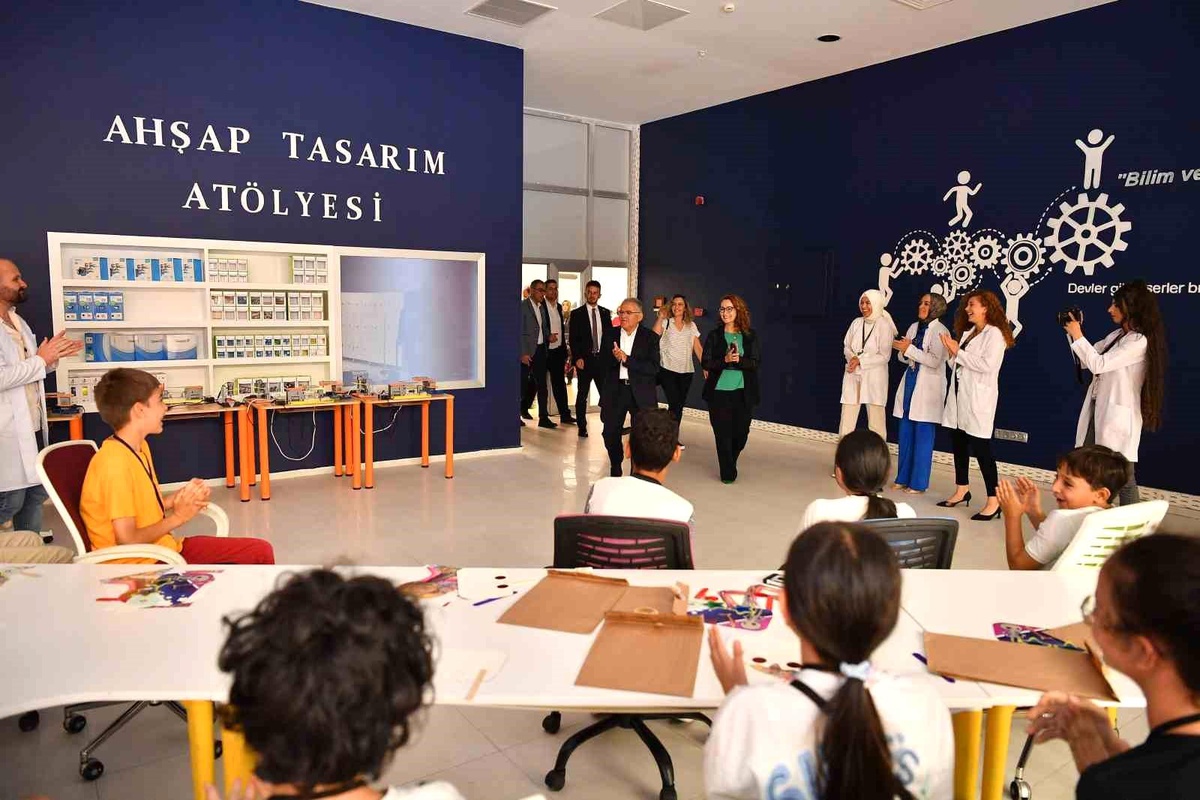 Kayseri Büyükşehir Belediye Başkanı Yaz Bilim Kampı\'na Katıldı