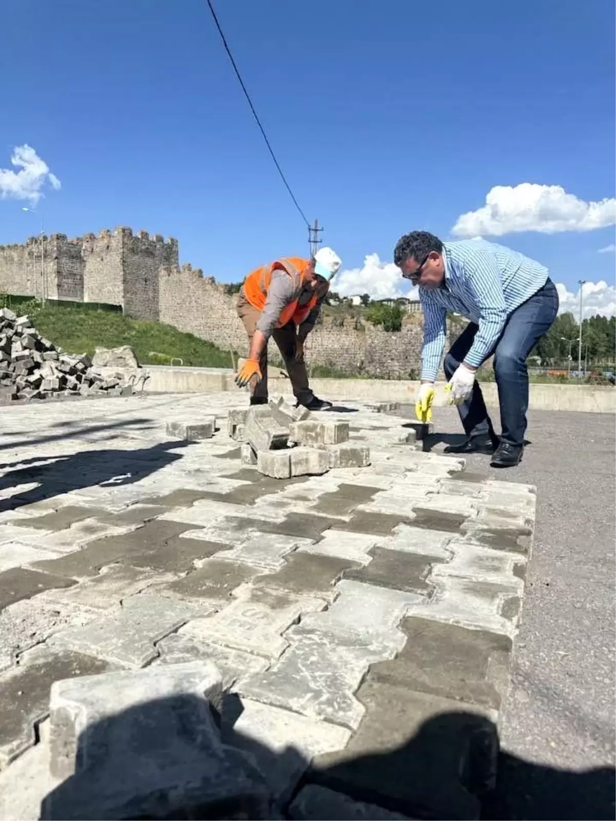 Ardahan Kalesi ve Sırrı Atalay Hatıra Ormanı Alanı\'na açık otopark yapılıyor