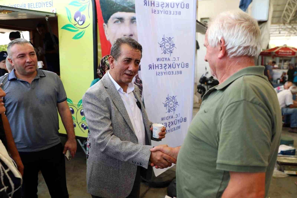 Efeler Belediye Başkanı Anıl Yetişkin, Fatih Kapalı Pazar Yeri\'nde Esnaf ve Vatandaşlarla Buluştu