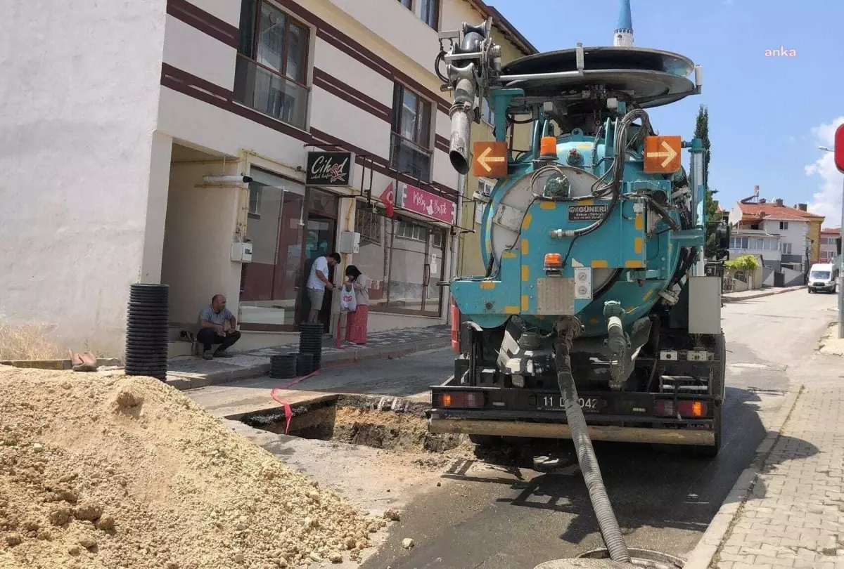 Bozüyük Belediyesi Yediler Mahallesi\'nde Yağmur Suyu Hatlarını Yeniliyor