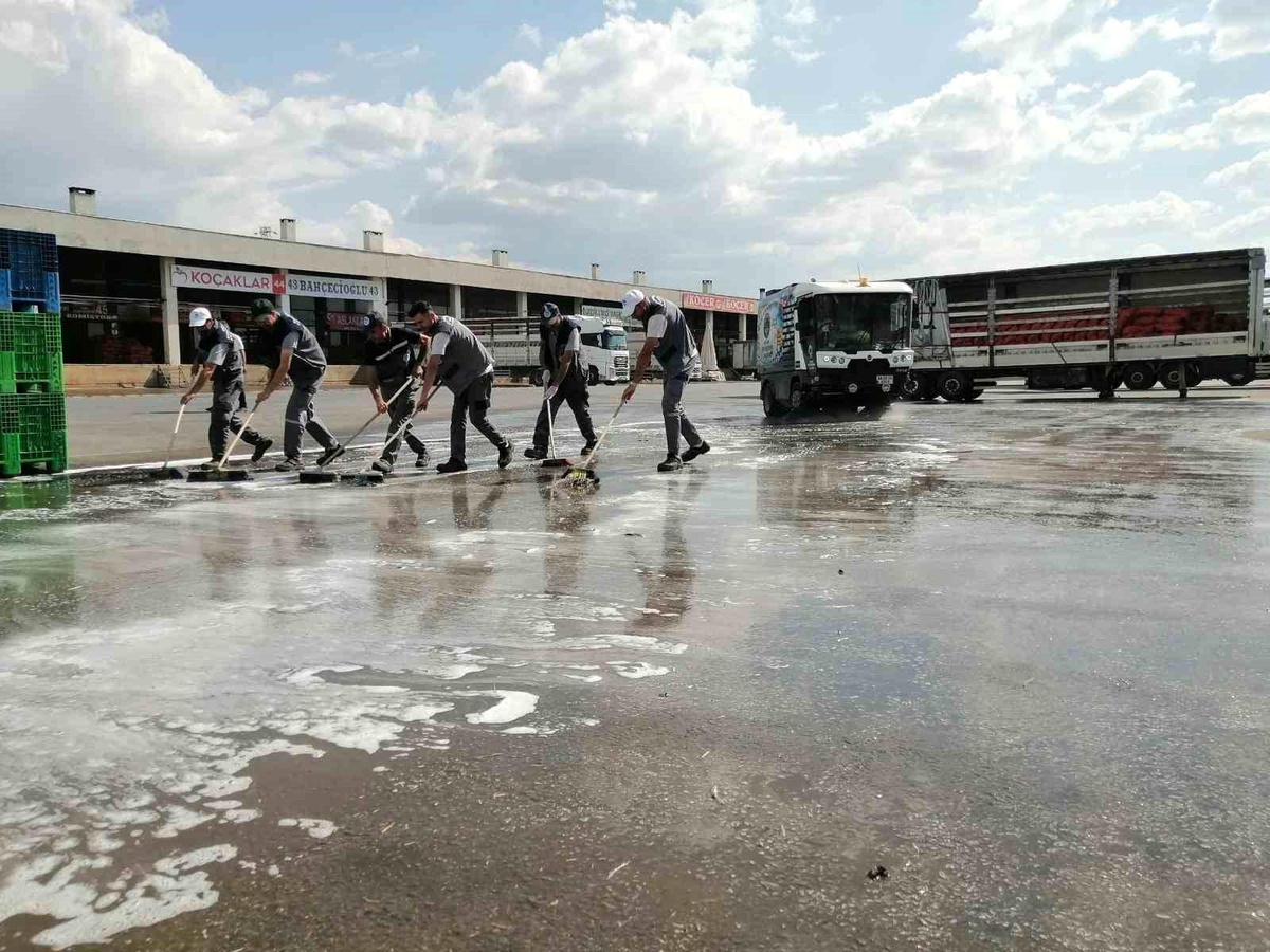 Kayseri Büyükşehir Belediyesi Hal Kompleksi\'nde Detaylı Temizlik Yapıldı