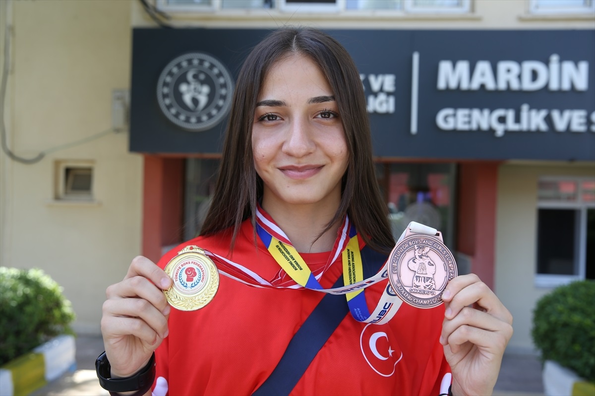Mardinli Kübra Çiçek, Yıldızlar Avrupa Boks Şampiyonası\'ndan bronz madalya ile döndü