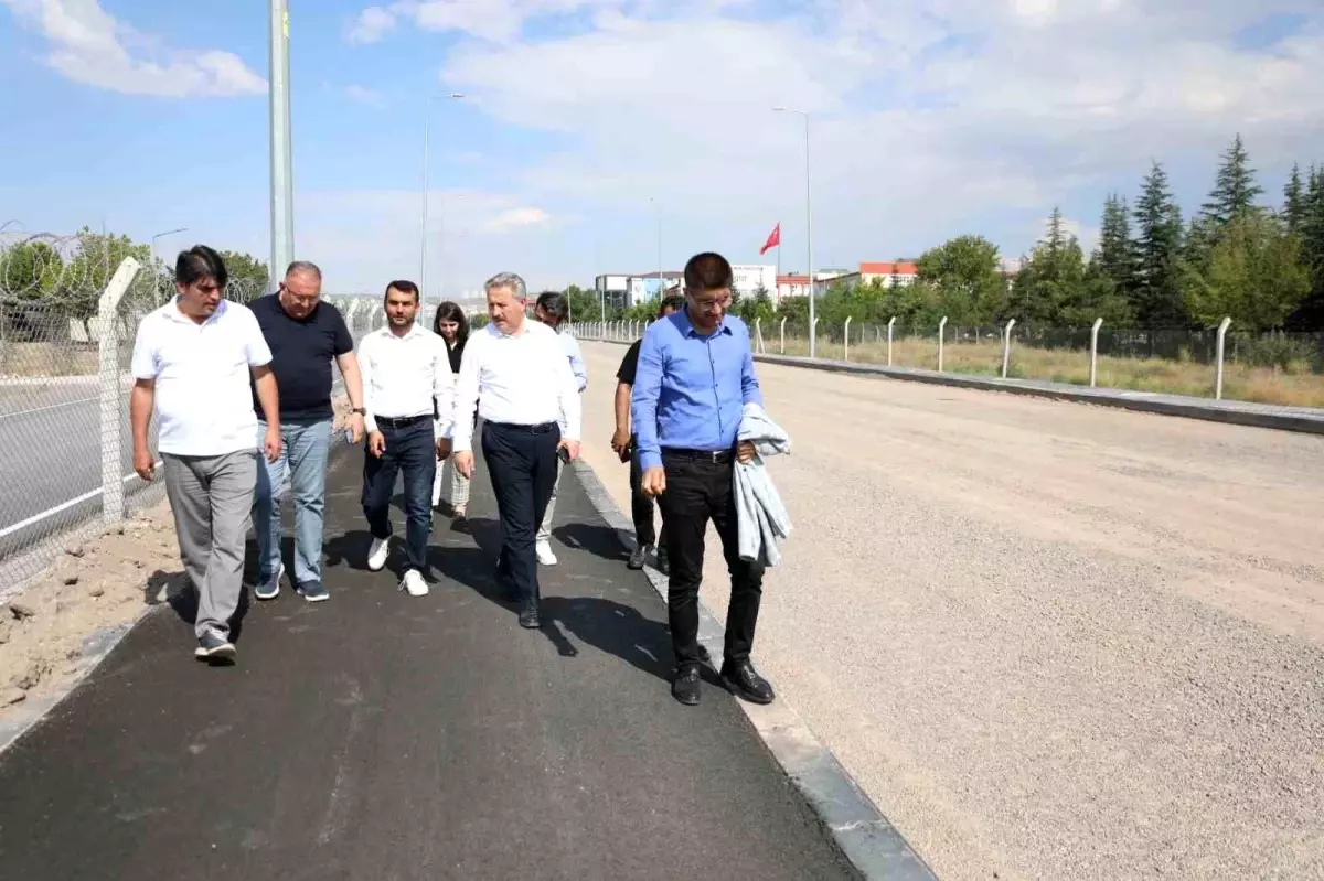 Melikgazi Belediyesi Şehir Trafiğini Rahatlatmak İçin Yeni Yol Çalışmalarına Devam Ediyor