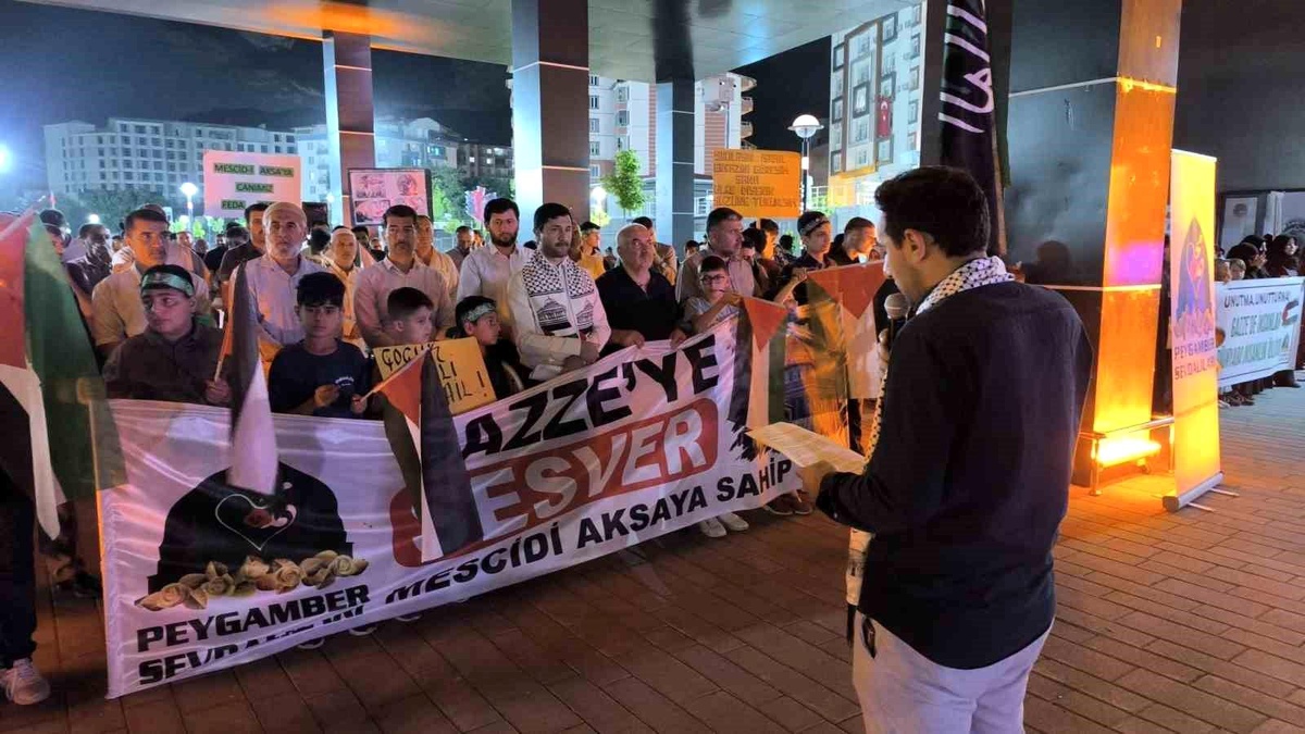 Muş\'ta Peygamber Sevdalıları Platformu İsrail\'in Gazze\'deki soykırımını protesto etti