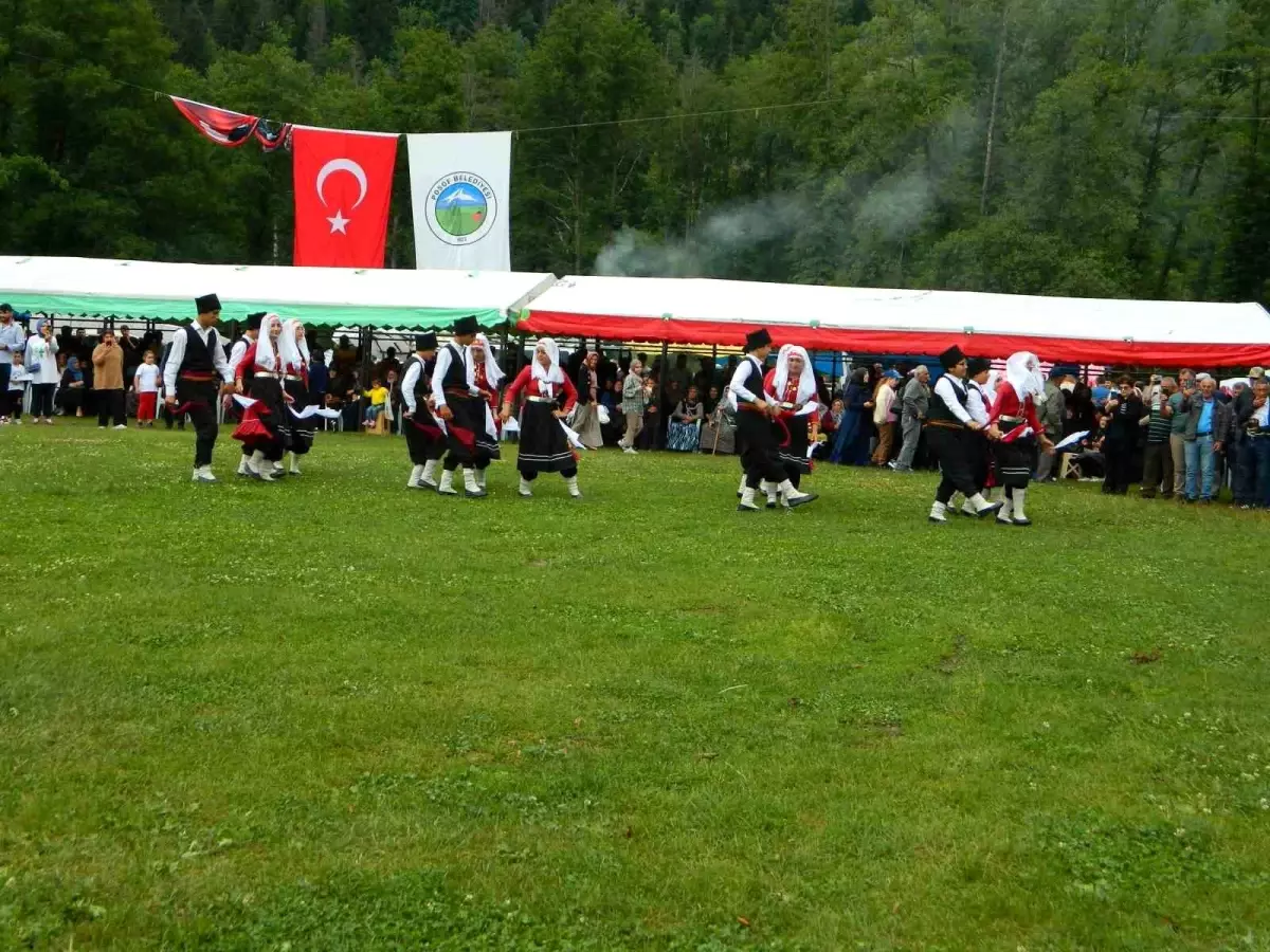 Ardahan\'ın Posof ilçesinde Kültür ve Sanat Festivali Yağmur Altında Yapıldı