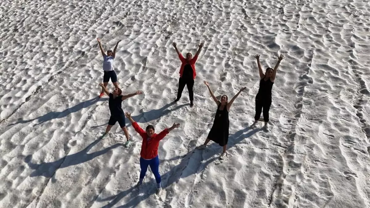 Artvinli Kadınlar 3000 Metrede Kar Üstünde Yoga Yaptı