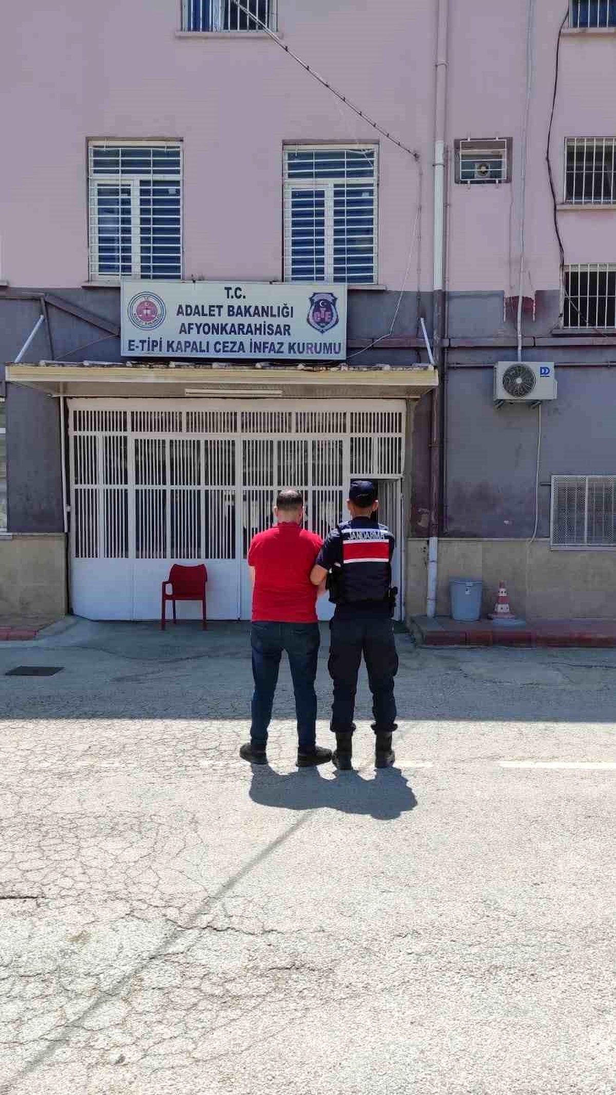 Afyonkarahisar\'da Uyuşturucu Suçundan Aranan Şahıs Yakalandı