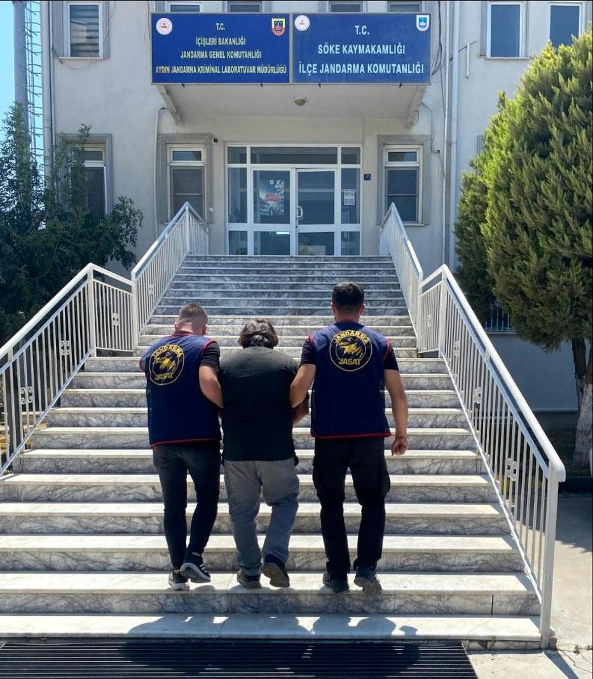 Aydın\'da 5 Yıldır Aranan Şahıs Bekçi Olarak Çalıştığı Şantiyede Yakalandı