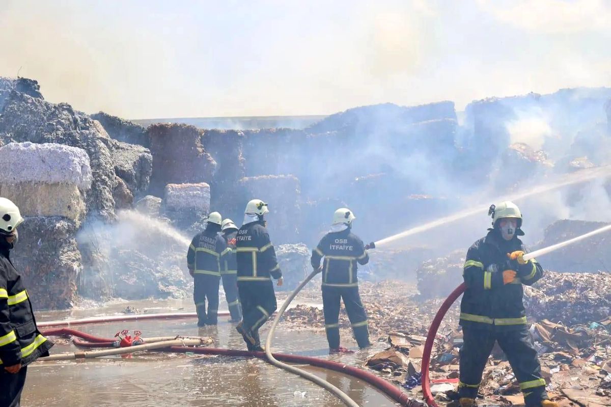 Aksaray Organize Sanayi Bölgesi\'nde Kağıt Fabrikasında Yangın
