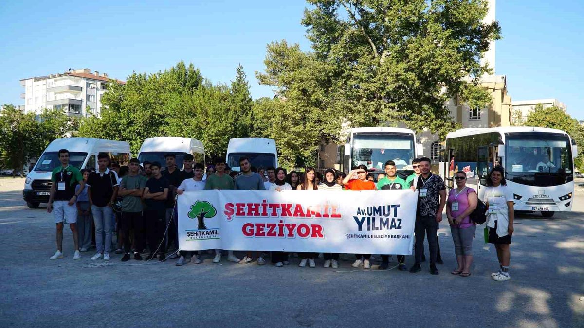 Şehitkamil Belediyesi, Lise Öğrencilerine Günübirlik Deniz Kampı Düzenliyor
