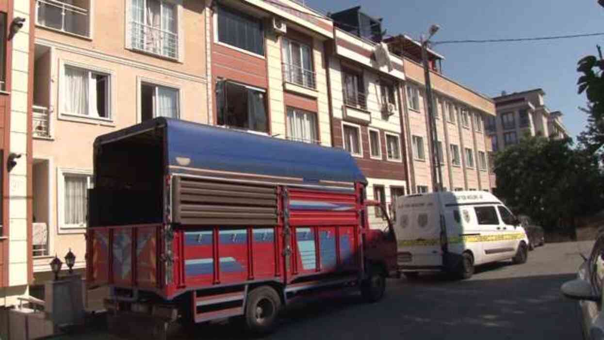 İstanbul'da baba dehşeti! Tartıştığı eşi ve çocuklarını bıçakladı İstanbul'da baba dehşeti! Tartıştığı eşi ve çocuklarını bıçakladı