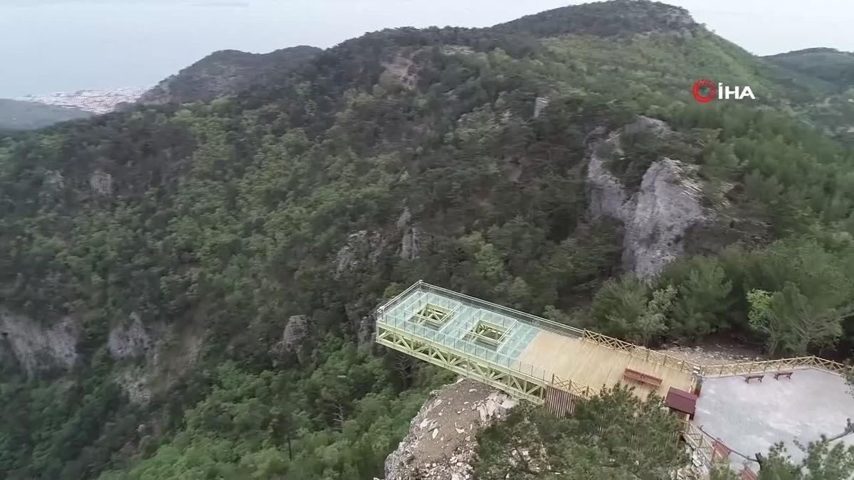 Kazdağları\'ndaki Şahinderesi Cam Seyir Terası Ziyarete Kapatıldı