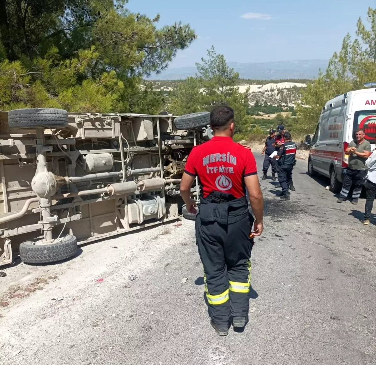 Mersin\'de tarım işçilerini taşıyan minibüs devrildi, 7 kişi yaralandı