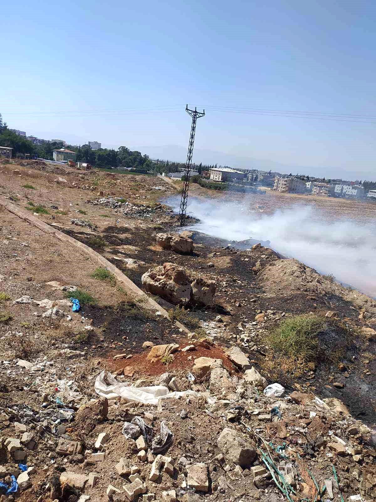 Hatay\'ın Reyhanlı ilçesinde çıkan çöp yangını söndürüldü