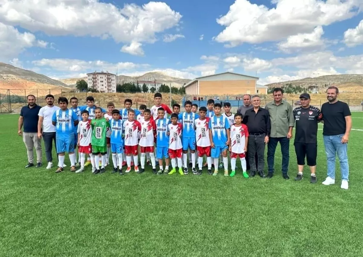 Akkışla\'da 11-13 Yaş Futbol Kursu Dostluk Maçı