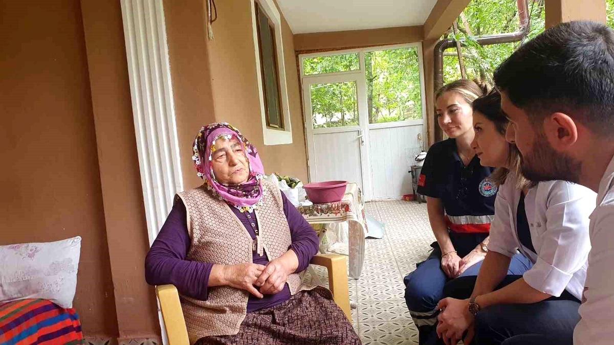 Erzurum Sağlık Müdürü, sel ve toprak kaymalarının yaşandığı ilçelerde vatandaşların sağlık taleplerini karşılıyor