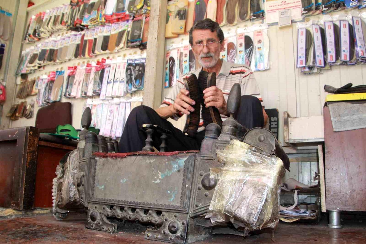 Ordu\'da 50 Yıldır Ayakkabı Boyayarak Geçinen Adam