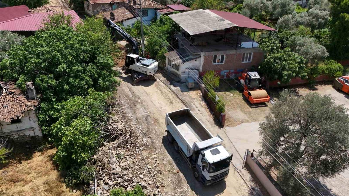 Aydın Büyükşehir Belediyesi Bozdoğan Haydere Yolu\'nu Yeniliyor