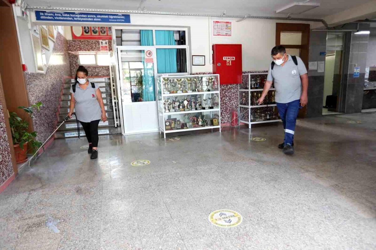 Bayraklı Belediyesi Okulları Dezenfekte Ediyor