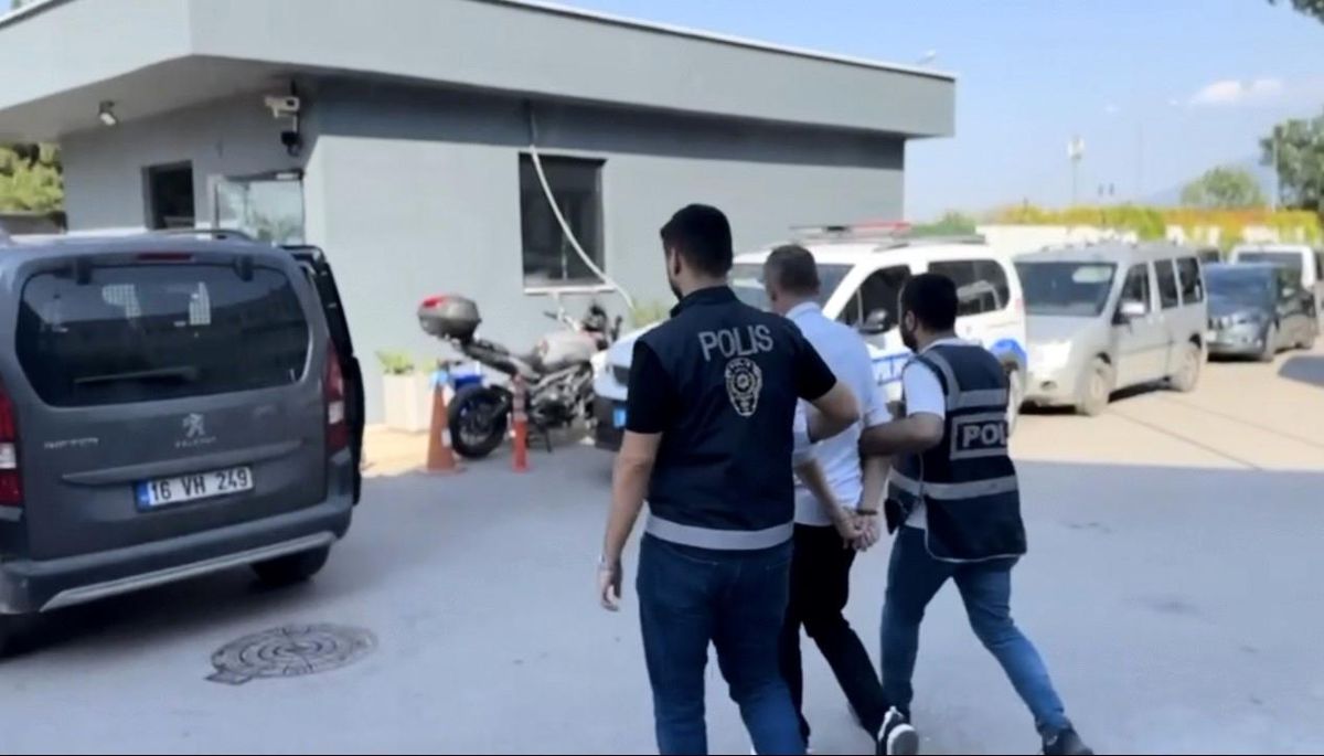 Bursa\'da 31 yıl hapis cezası bulunan zanlı restoranda yakalandı