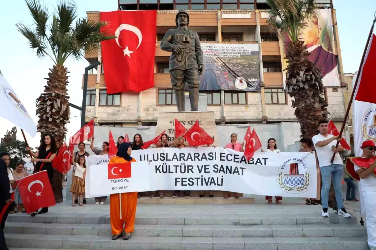 Eceabat Cumhuriyet Meydanı ve Atatürk Anıtı Açıldı