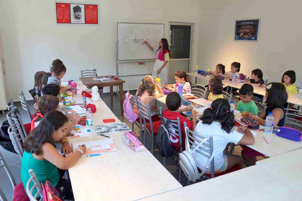 Tepebaşı Belediyesi Yaz Dönemi Çocuk Kursları Devam Ediyor