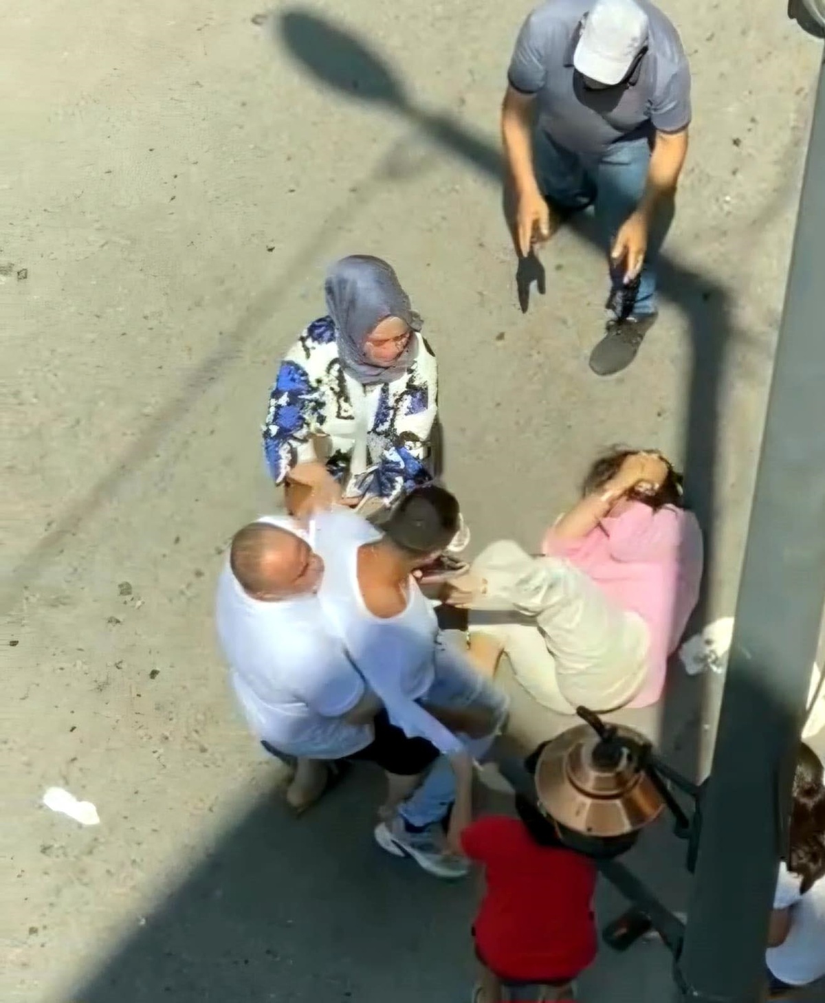 Boşanma Aşamasındaki Kadın Sokak Ortasında Eşinden Şiddet Gördü